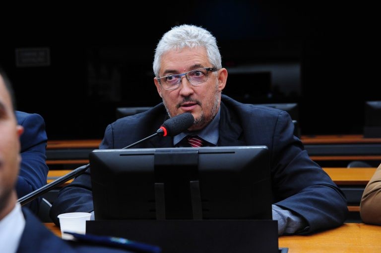Subtenente Gonzaga recomendou a aprovação da proposta com mudanças - (Foto: Billy Boss/Câmara dos Deputados)