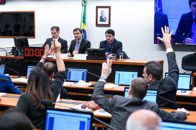 Integrantes da Comissão Mista de Orçamento (CMO) durante as votações desta quarta-feira - Marcos Oliveira/Agência Senado