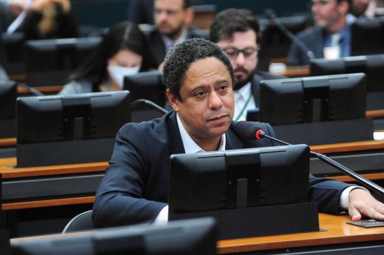 Para Orlando Silva, é preciso efetivar o compromisso com a educação - (Foto: Billy Boss/Câmara dos Deputados)