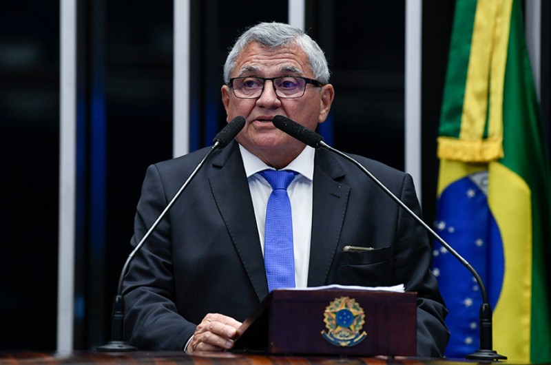 Em seu primeiro discurso, o senador Roberth Bringel defendeu também o investimento permanente em educação em todos os níveis de ensino para eliminar o analfabetismo e desenvolver capacitação profissional dos jovens - Roque de Sá/Agência Senado