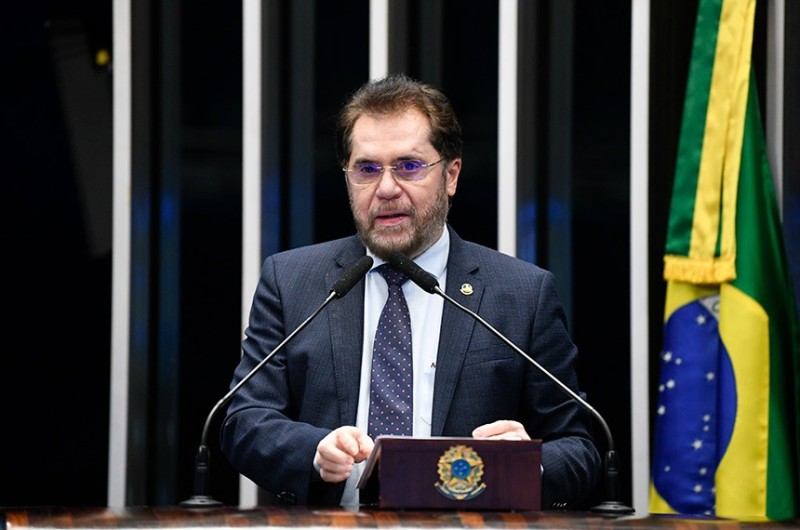 O senador Plínio Valério disse que os piratas roubam cargas e combustível nos rios que cortam o Amazonas. - Roque de Sá/Agência Senado