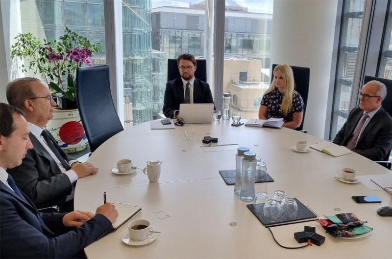 O senador Jorginho Mello reuniu-se, em Londres, com representantes da seguradora Tokio Marine Kiln - Divulgação / Assessoria de Imprensa Jorginho Mello