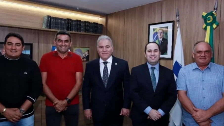Reprodução Instagram: 01.06.2022 Ministro da Saúde junto a seu filho eprefeitos