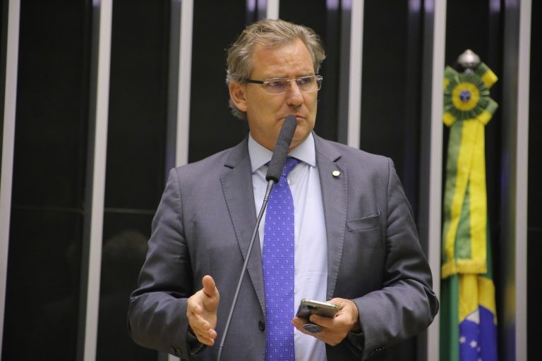 Fonteyne: medida irá melhorar qualidade das respostas fornecidas pela administração pública - (Foto: Paulo Sérgio/Câmara dos Deputados)