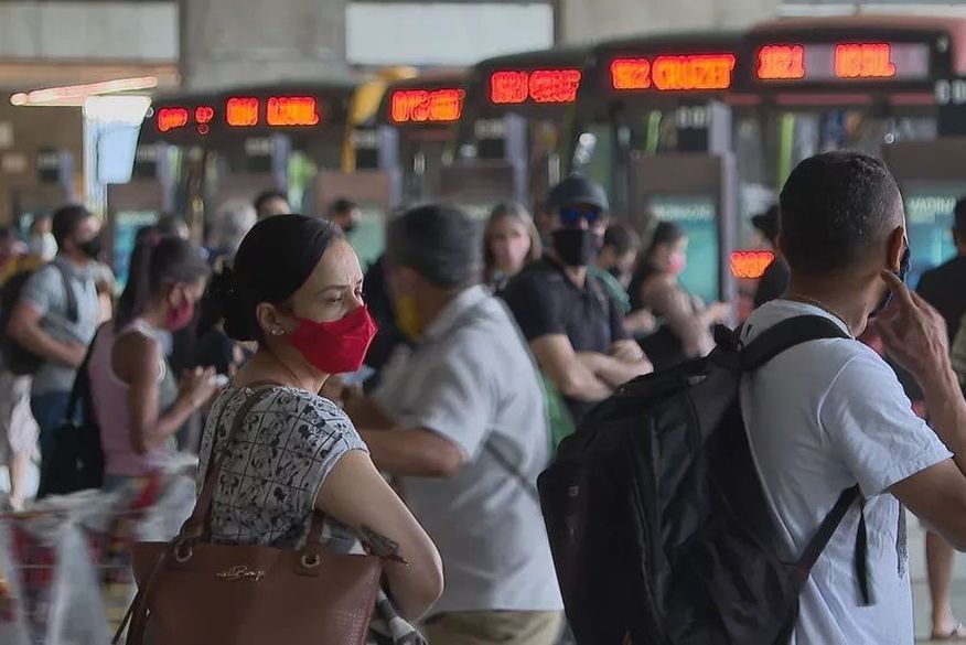 Passageiros em fila na Rodoviária do Plano Piloto, em Brasília, em imagem de arquivo. (Foto: TV Globo/Reprodução)