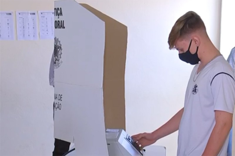 Registro de eleitores entre 16 e 17 anos, cujo voto é facultativo, teve um crescimento de mais de 50% nas eleições de 2022 - Agência Senado