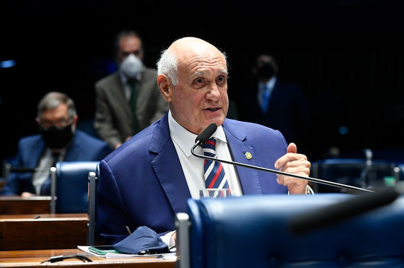 O senador Lasier Martins foi o relator da matéria na Comissão de Educação, Cultura e Esporte - Marcos Oliveira/Agência Senado