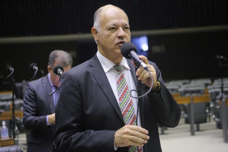 Deputado Pastor Eurico, autor da proposta - (Foto: Paulo Sérgio/Câmara dos Deputados)