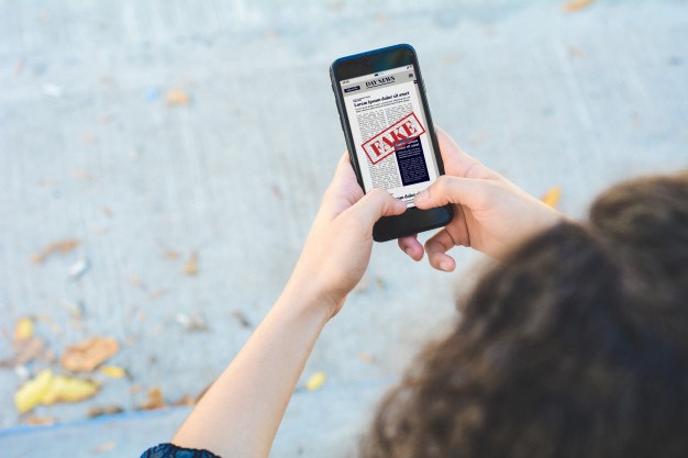 Estudantes recebem orientação para entender e interpretar informações - (Foto: Freepik)