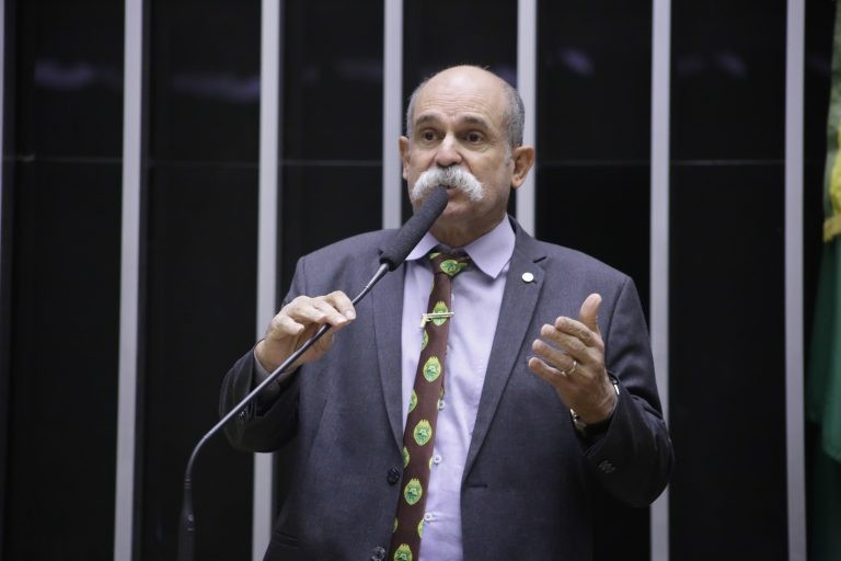 Deputado Sargento Fahur recomendou a aprovação da proposta - (Foto: Paulo Sérgio/Câmara dos Deputados)