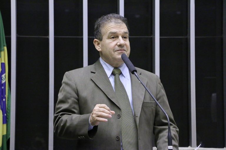 Mattos defende a adaptação de carros usados: 