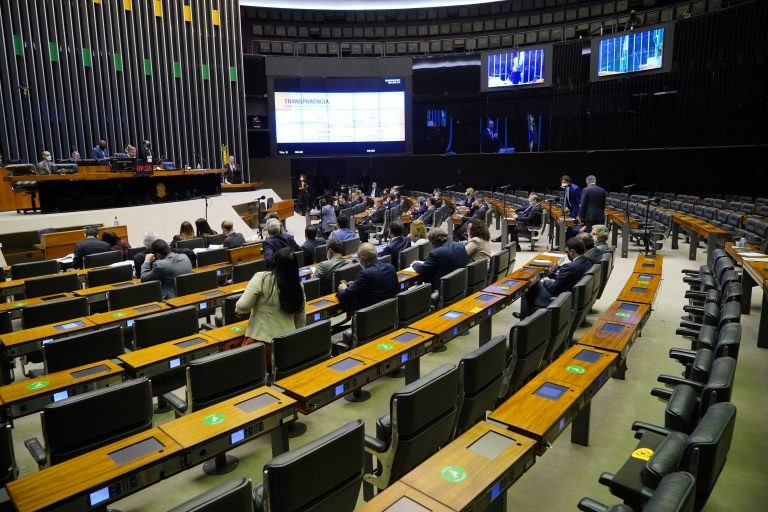 Deputados podem votar ainda uma MP sobre abertura de empresas - (Foto: Pablo Valadares/Câmara dos Deputados)