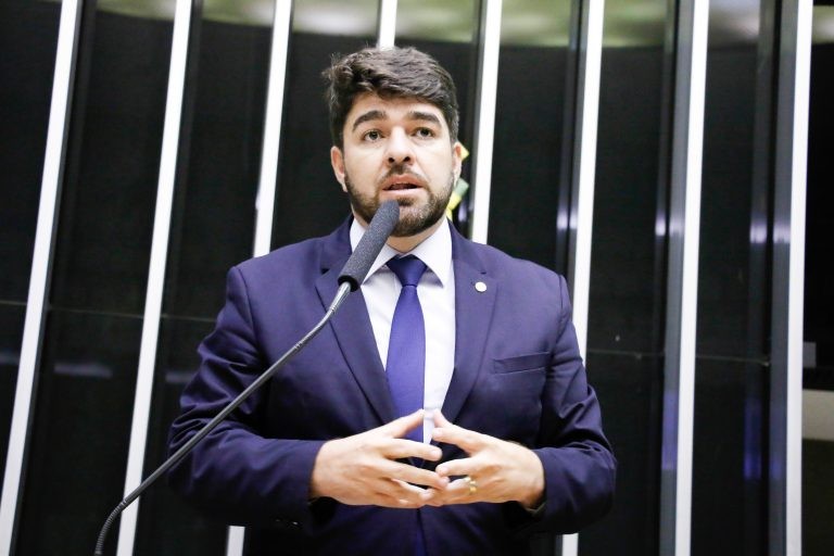 Zé Vitor: regra atual torna o processo licitatório mais lento - (Foto: Marina Ramos/Câmara dos Deputados)