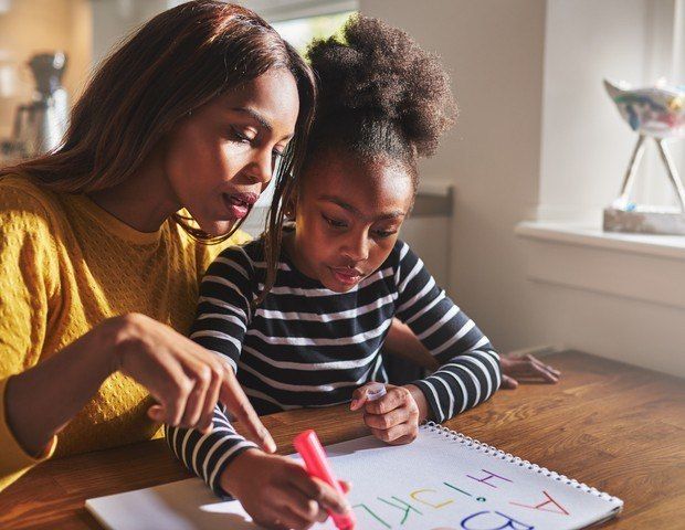 MEC disponibiliza cartilha com informações sobre o homeschooling - (Foto: Reprodução / Thinkstock)