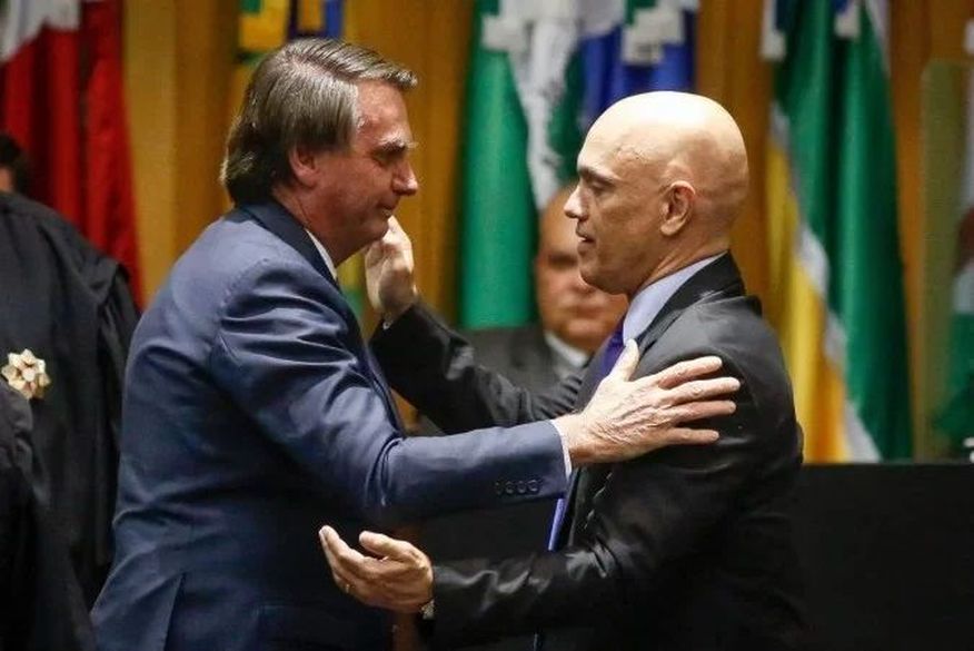 O presidente Jair Bolsonaro (PL) e o presidente do TSE, Alexandre de Moraes (Foto: Reprodução)