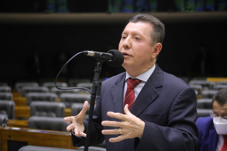 José Nelto: proposta visa proteger este segmento da população - (Foto: Paulo Sérgio/Câmara dos Deputados)