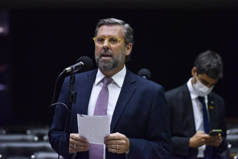 O autor da proposta, deputado Carlos Sampaio - (Foto: Zeca Ribeiro/Câmara dos Deputados)