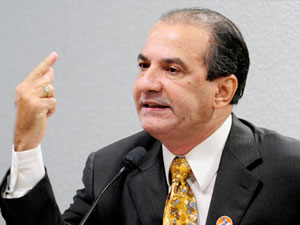 Pastor publicou que a jornalista ganha meio milhão de reais por ano