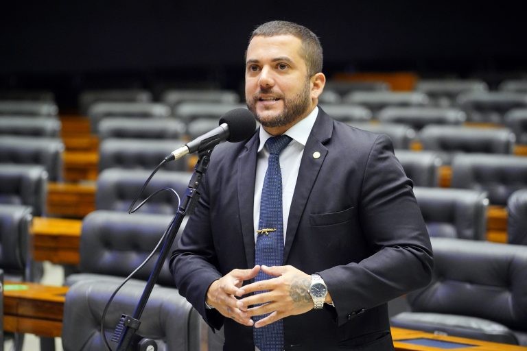 Carlos Jordy recomendou a aprovação da matéria - (Foto: Pablo Valadares/Câmara dos Deputados)
