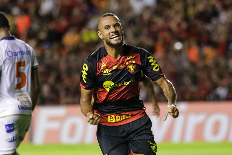 Atacante rubro-negro comemora muito seu segundo gol na Série B (Foto: Rafael Vieira/DP Foto)