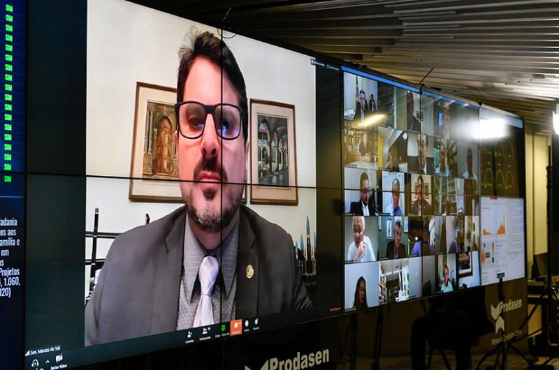 O senador Marcos do Val (Podemos-ES) chegou a apresentar o relatório para o PL 5.595/2020, sobre o qual haverá nova sessão de debates - Leopoldo Silva/Agência Senado