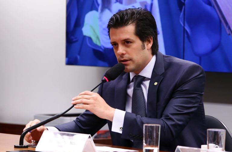 Mussi: o SUS não pode deixar de atender os acometidos pela AME - (Foto: Gilmar Felix - Câmara dos Deputados)