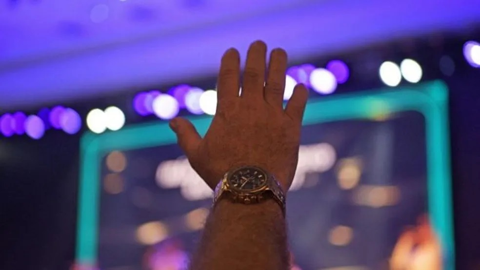 Pressão de pastores e irmãos de fé por votos em Bolsonaro tem levado evangélicos a expulsão ou abandono de igrejas em diferentes partes do Brasil — Foto: Getty Images