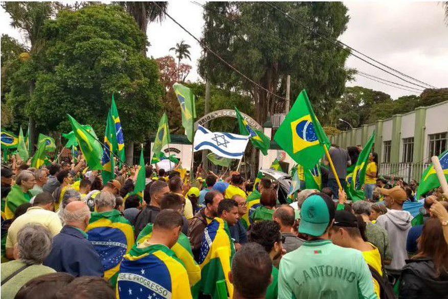 Bandeira de Israel em ato de bolsonaristas em Juiz de Fora (Foto: G1)