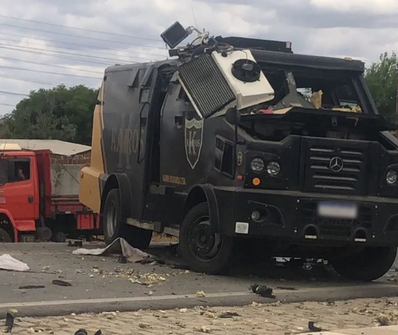 Dois homens apontados como chefes de organizações criminosas especializadas em ataques a bancos e carros-fortes foram presos na tarde dessa quinta-feira (24) no município de Sobrado, na Mata Paraibana, a 42 km de João Pessoa. De acordo com a Polícia Civi