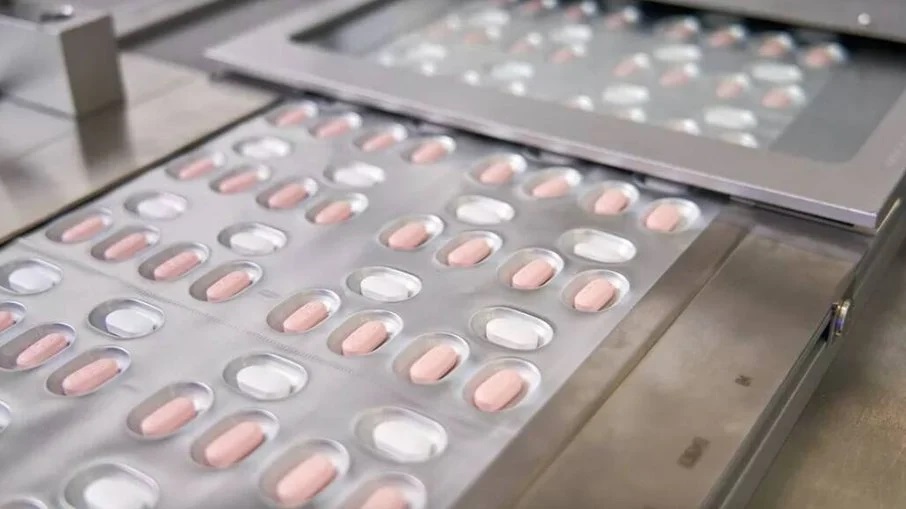 Divulgação/Pfizer Foto mostra fabricação de comprimido da Pfizer contra a Covid-19