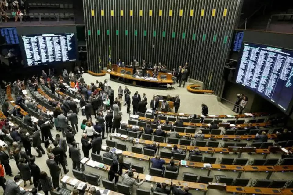 O texto também determina que as remunerações subirão para R$ 44.008,52 em 1° de fevereiro de 2024 (Wilson Dias/Agência Brasil)