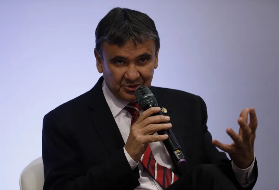 O ex-governador Wellington Dias fala durante o 'E agora, Brasil?' Cristiano Mariz