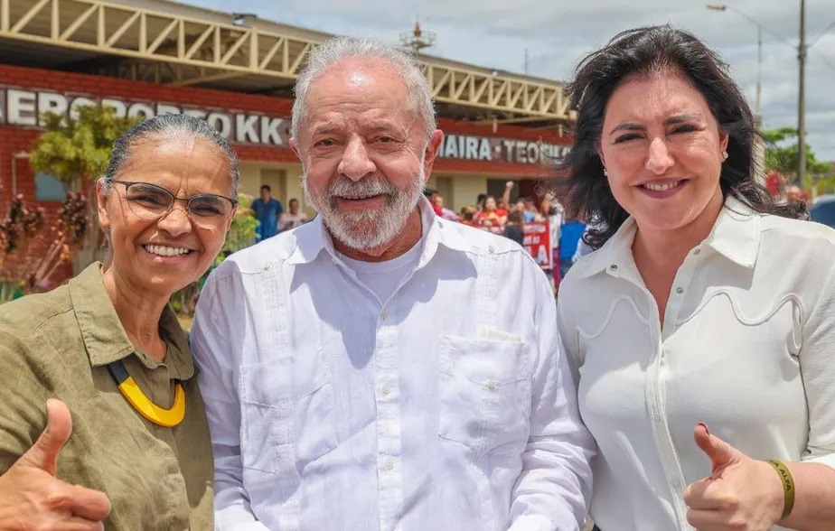 Lula em evento de campanha em Teófilo Otoni (MG) ao lado de Marina Silva (esq.) e Simone Tebet Divulgação/Ricardo Stuckert