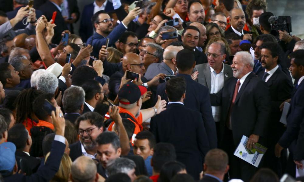 O presidente Luiz Inácio Lula da Silva participa de encontro com dirigentes de centrais sindicais, no Palácio do Planalto - Marcelo Camargo/Agência Brasil