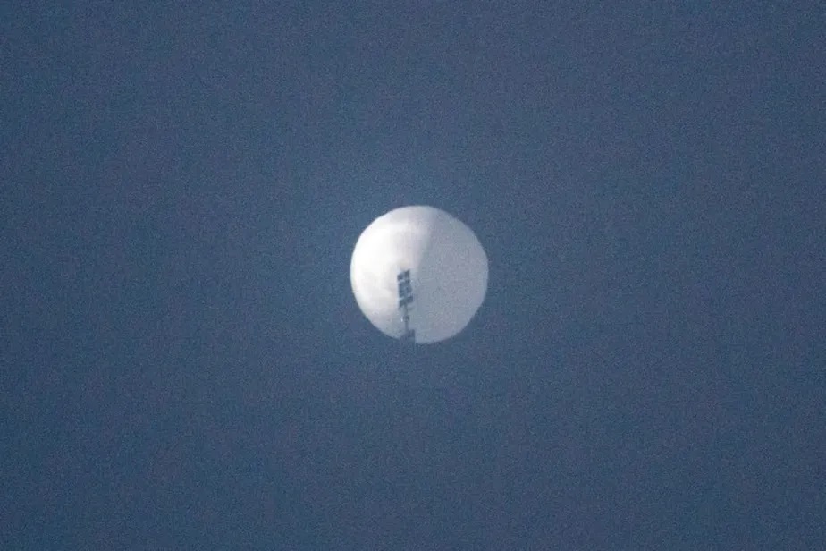 Suposto balão espião chinês no céu sobre Billings, Montana, nos EUA Chase Doak / AFP