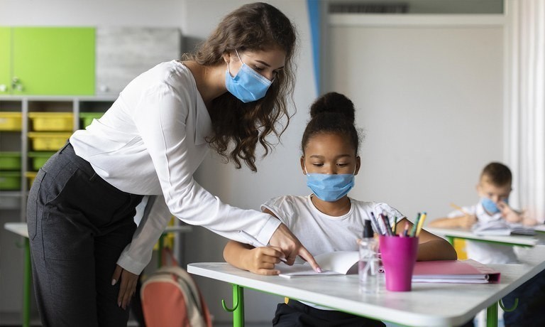 Proposta prevê capacitação de educadores a fim de conscientizar a comunidade sobre o tema - (Foto: Secretaria-Geral)