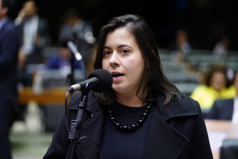 Deputada Sâmia Bomfim, autora do projeto de lei - (Foto: Pablo Valadares/Câmara dos Deputados)