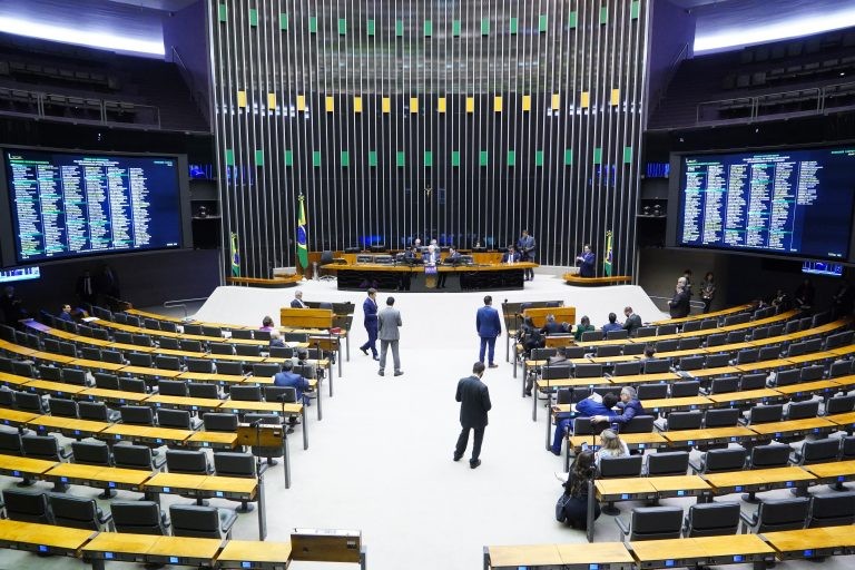 Deputados na sessão do Plenário desta terça-feira - (Foto: Pablo Valadares/Câmara dos Deputados)
