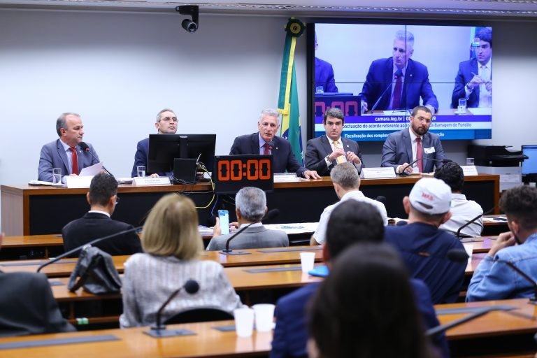 A comissão externa sobre rompimento de barragens promoveu primeira audiência pública hoje - (Foto: Vinicius Loures/Câmara dos Deputados)