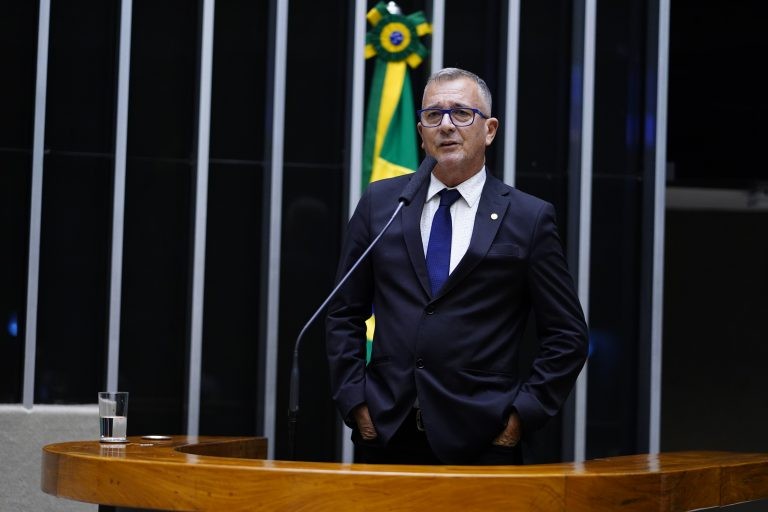 O autor da proposta, deputado Bebeto - (Foto: Pablo Valadares/Câmara dos Deputados)