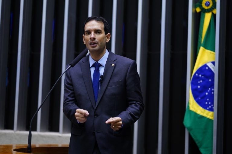 Prates: o combate a crimes contra o meio ambiente é um dos principais desafios do País - (Foto: Pablo Valadares/Câmara dos Deputados)