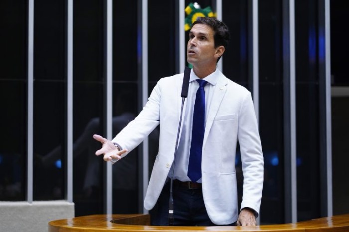 Luiz Lima anunciou que a comissão vai acompanhar a execução da lei de incentivo ao esporte - (Foto: Pablo Valadares / Câmara dos Deputados)