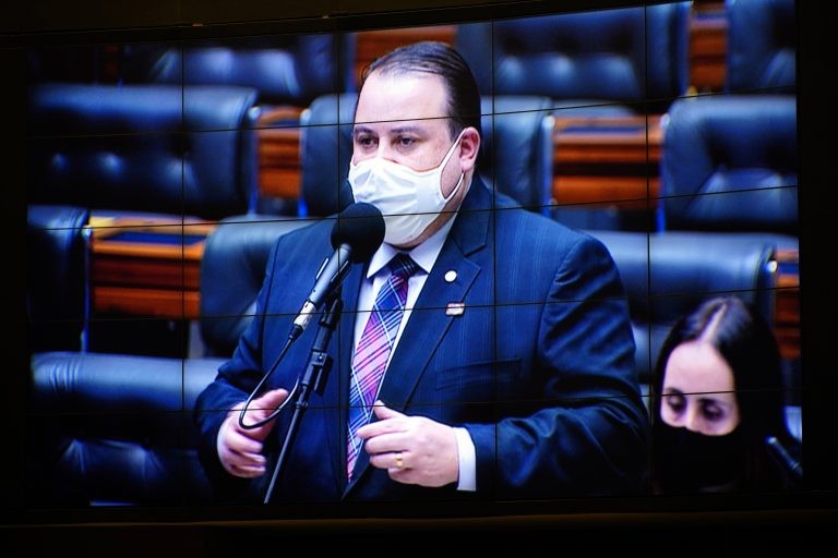Julio Cesar Ribeiro: projeto redistribui dinheiro de loterias destinado a entidades - (Foto: Pablo Valadares/Câmara dos Deputados)