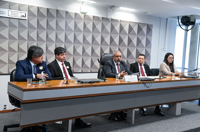 Comissão de Direitos Humanos discutiu direitos trabalhistas em audiência pública nesta quinta-feira (15) - Roque de Sá/Agência Senado