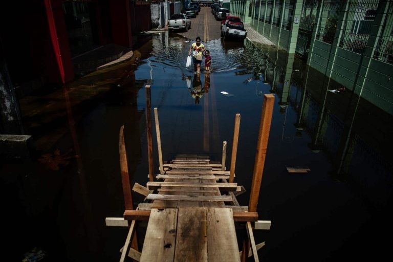 As enchentes na Amazônia pioraram a situação dos pescadores artesanais - (Foto: Raphael Alves/Amazônia Real)
