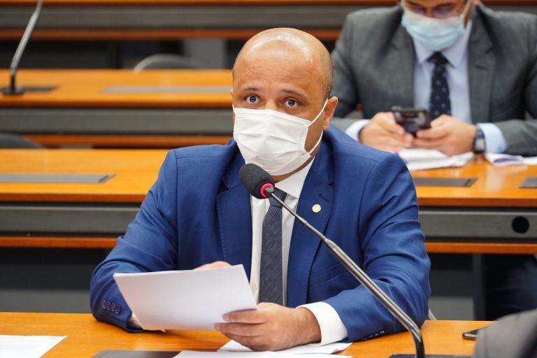 Vitor Hugo: servidor temporário também é alvo de criminosos - (Foto: Pablo Valadares/Câmara dos Deputados)