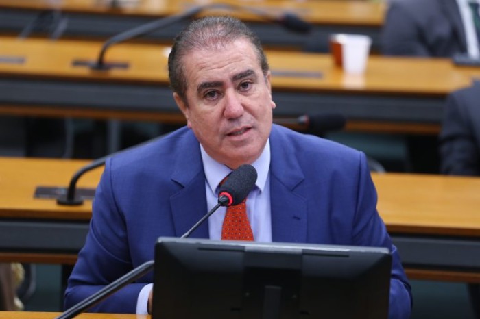 O autor da proposta, deputado Jonas Donizette - (Foto: Vinicius Loures/Câmara dos Deputados)