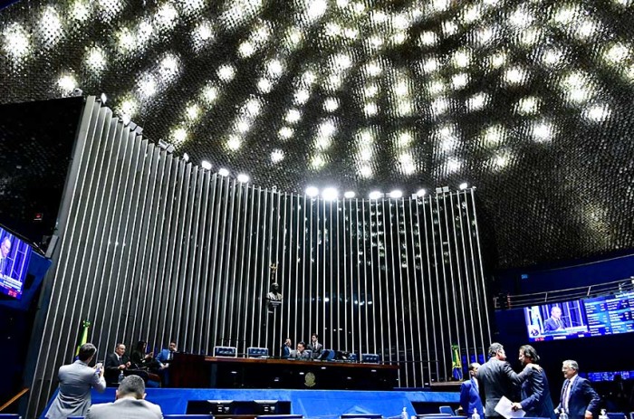 Senadores modificaram texto original, que volta à Câmara - Waldemir Barreto/Agência Senado