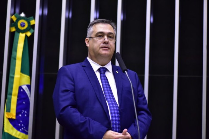 Beto Preto: hoje há muitas residências e estabelecimentos nas proximidades das ferrovias - (Foto: Zeca Ribeiro/Câmara dos Deputados)