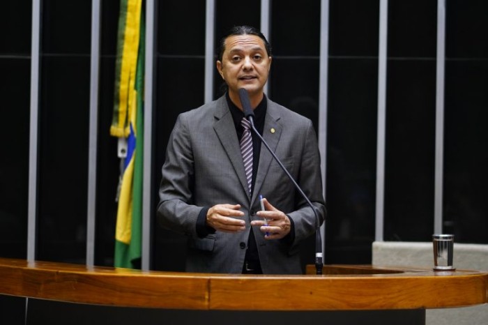 Weliton Prado quer desburocratizar a vida dos jovens brasileiros - (Foto: Pablo Valadares/Câmara dos Deputados)